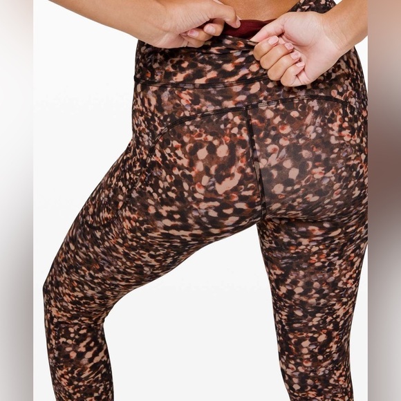 LULULEMON Invigorate High-Rise Tight 25"
Motion Flux Multi SIZE 4 - Picture 4 of 6